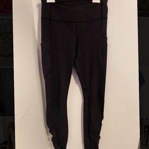 Lululemon Leggings (small hole in the back) Size 2